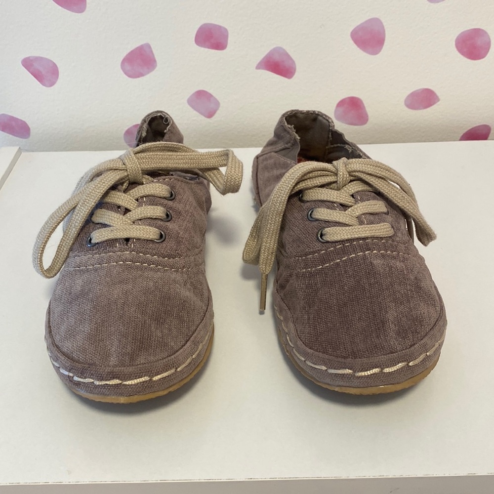 Rocket Dog Slip on Sneakers Size 5.5
